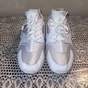 Nike air Huarache, really good shape, gently used
